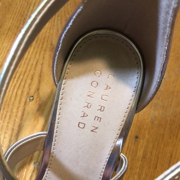 Gold strappy heels - Picture 2 of 10